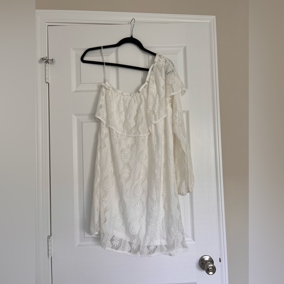 BNWT Off The Shoulder Lace Dress - Picture 2 of 3